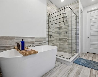 9421 Leisure Pace Lane - Photo Thumbnail 12