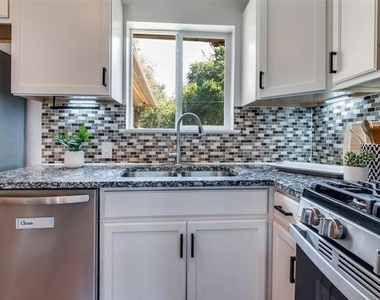406 Freeman Street - Photo Thumbnail 18