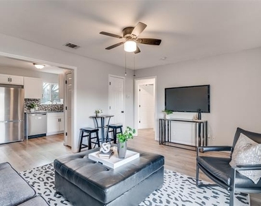406 Freeman Street - Photo Thumbnail 2