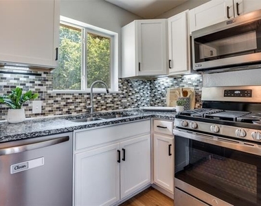 406 Freeman Street - Photo Thumbnail 17