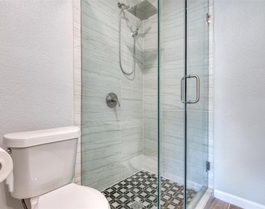 406 Freeman Street - Photo Thumbnail 21