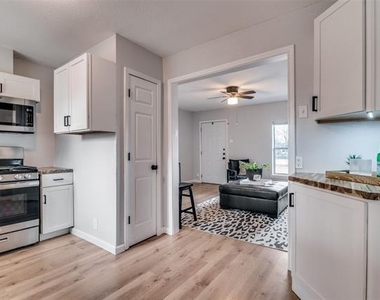 406 Freeman Street - Photo Thumbnail 8