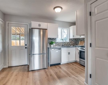 406 Freeman Street - Photo Thumbnail 7