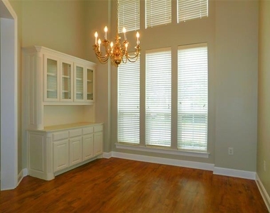 502 Hillcrest Lane - Photo Thumbnail 7