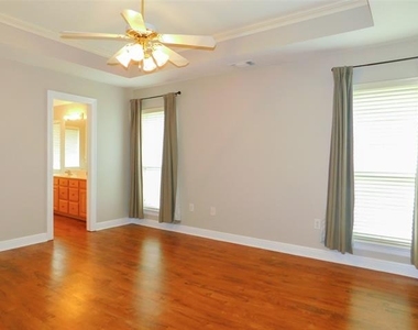 502 Hillcrest Lane - Photo Thumbnail 16