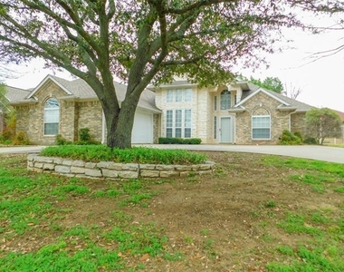 502 Hillcrest Lane - Photo Thumbnail 2