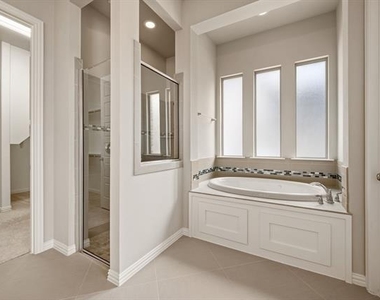 3318 Ridgecross Drive - Photo Thumbnail 16