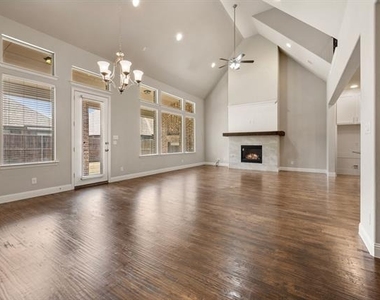 3318 Ridgecross Drive - Photo Thumbnail 7