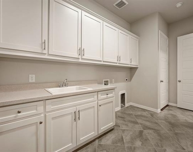 3318 Ridgecross Drive - Photo Thumbnail 12