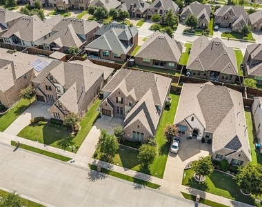 3318 Ridgecross Drive - Photo Thumbnail 3