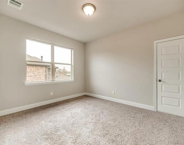 412 Winding Creek Lane - Photo Thumbnail 17