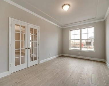 412 Winding Creek Lane - Photo Thumbnail 3