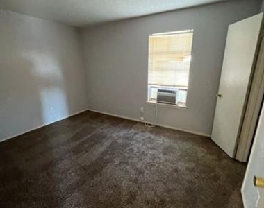 2410 N Willis Street - Photo Thumbnail 3