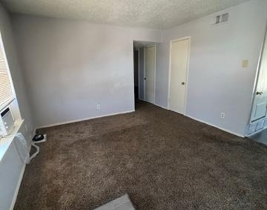 2410 N Willis Street - Photo Thumbnail 14