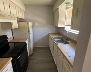 2410 N Willis Street - Photo Thumbnail 12