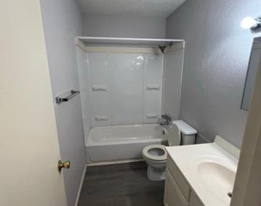 2410 N Willis Street - Photo Thumbnail 11