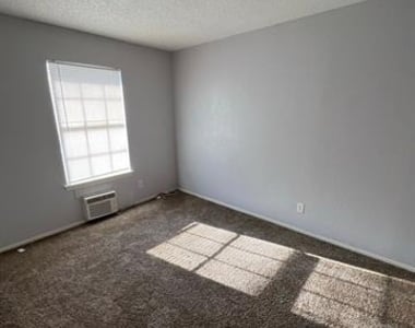 2410 N Willis Street - Photo Thumbnail 10