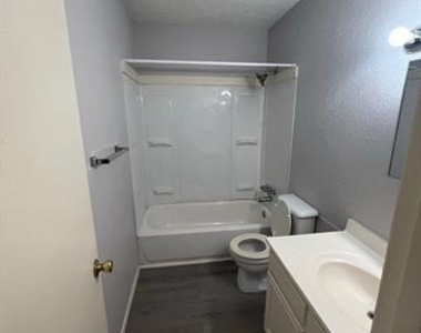 2410 N Willis Street - Photo Thumbnail 5