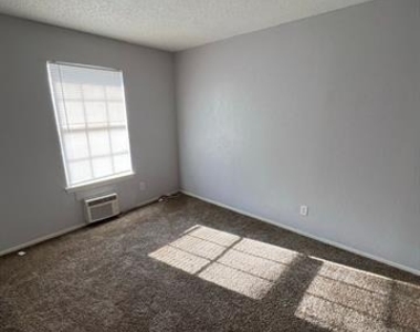 2410 N Willis Street - Photo Thumbnail 4
