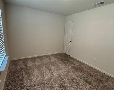 1464 Sunkiss Drive - Photo Thumbnail 2