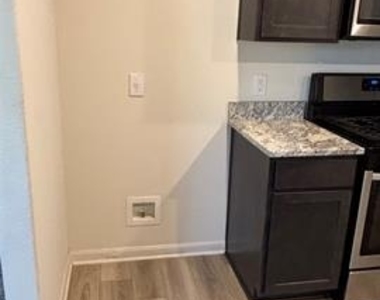 1464 Sunkiss Drive - Photo Thumbnail 12