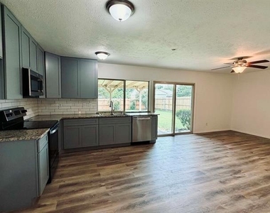 1101 Lombardy Drive - Photo Thumbnail 4