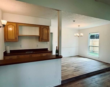 1101 Lombardy Drive - Photo Thumbnail 2