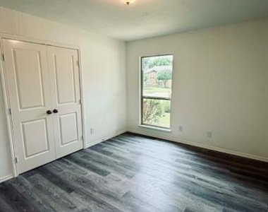 1101 Lombardy Drive - Photo Thumbnail 12