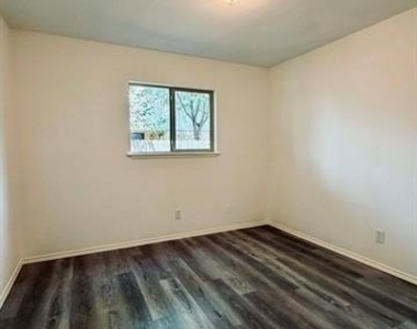 1101 Lombardy Drive - Photo Thumbnail 11