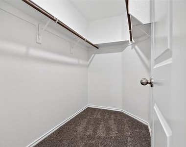 1111 Meadow Side Drive - Photo Thumbnail 5