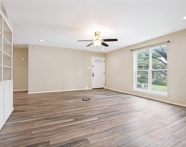 4104 Ridglea Country Club Drive - Photo Thumbnail 2