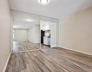 4104 Ridglea Country Club Drive - Photo Thumbnail 4