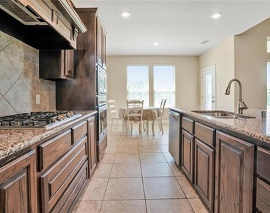 276 Goliad Trail - Photo Thumbnail 9