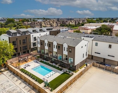 4517 Munger Avenue - Photo Thumbnail 7