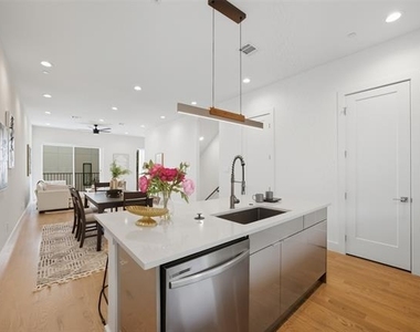 4517 Munger Avenue - Photo Thumbnail 17