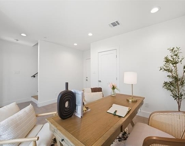 4517 Munger Avenue - Photo Thumbnail 9