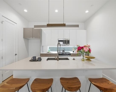 4517 Munger Avenue - Photo Thumbnail 18