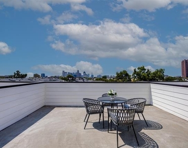 4517 Munger Avenue - Photo Thumbnail 35