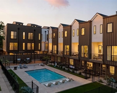 4517 Munger Avenue - Photo Thumbnail 4
