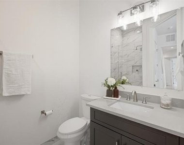 4517 Munger Avenue - Photo Thumbnail 27