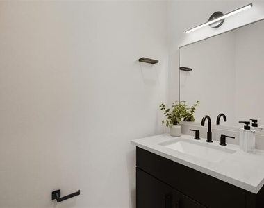 4517 Munger Avenue - Photo Thumbnail 13