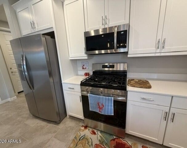 3180 E Ranchhand Drive - Photo Thumbnail 6