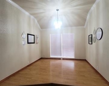 611 Linda Drive - Photo Thumbnail 7