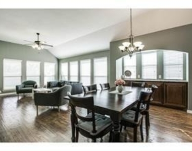 2200 Shannon Drive - Photo Thumbnail 8