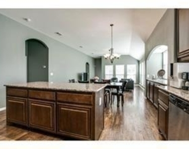2200 Shannon Drive - Photo Thumbnail 9