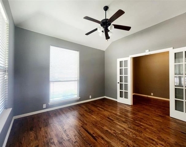 2200 Shannon Drive - Photo Thumbnail 3