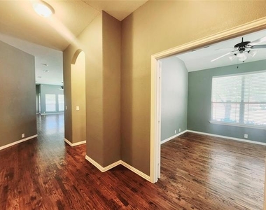 2200 Shannon Drive - Photo Thumbnail 5