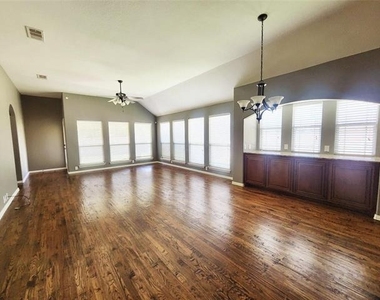 2200 Shannon Drive - Photo Thumbnail 7