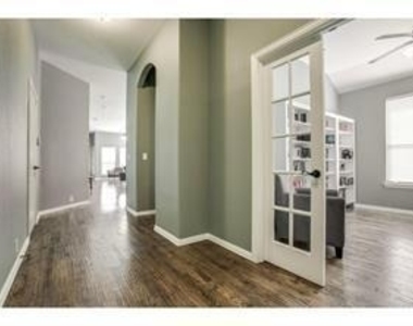 2200 Shannon Drive - Photo Thumbnail 4