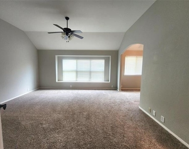 2200 Shannon Drive - Photo Thumbnail 12
